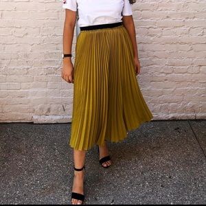 ZARA mid skirt size Large